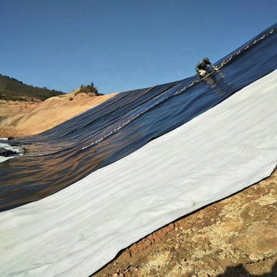 Anti-UV HDPE vijvervoering 1 mm Lengte 50-200m voor stortplaatsen 0,7 mm Waterdichte geomembranen