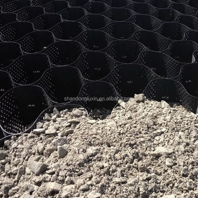 Geocell voor het stabiliseren van grind en het versterken van beugelwanden