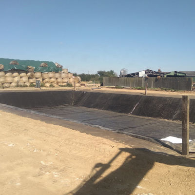 Glanzige of getextuurde oppervlakte HDPE-geomembraanpoelmembraan voor damproject in Zuid-Afrika