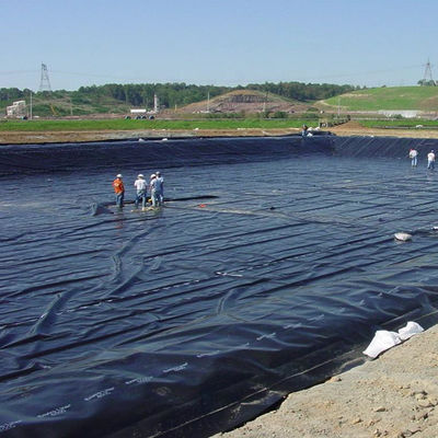 Glanzige of getextuurde oppervlakte HDPE-geomembraanpoelmembraan voor damproject in Zuid-Afrika