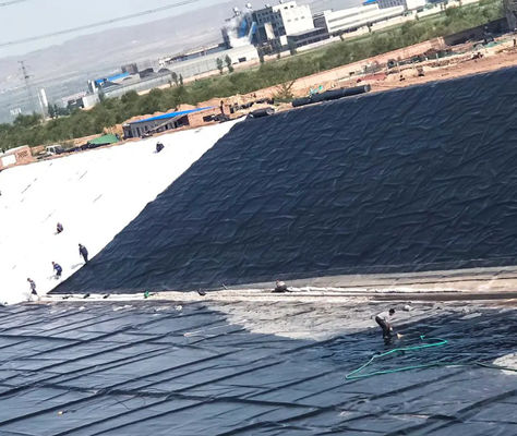 Geomembraan van HDPE-pond Liner Rolls 0,5 mm Dikte Geomembraan voor stortplaatsen Lengte 50m-100m