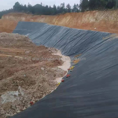 1 mm dikke geomembranen voor visvijvers Duurzaam, punctiebestendige lengte 50m-100m/rol