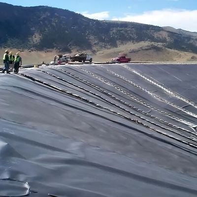 Geomembrane met zwarte textuur van 1 mm en 2 mm dikte voor het voorkomen van lekkage in de aquacultuur
