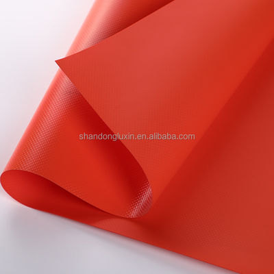650 gsm PVC bedekte tralies voor vrachtwagen tenten Garens Aantal 500D-1500D Plastic Canvas Roll