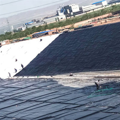 Dubbele gladde oppervlakte 1 mm HDPE-geomembraan voor cirkelvormige tanks en dammen in de mijnindustrie