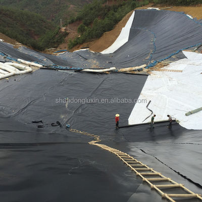 1.5 mm HDPE geomembrane stortplaats met industriële vormgeving en witte kleur