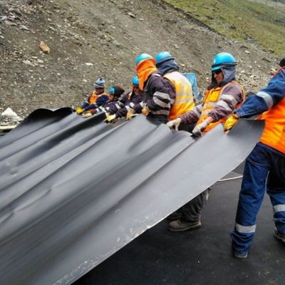 Hoogdichte polyethyleen EVA ASTM GRI-GM13 2,0 mm geomembraan HDPE-liner voor afvoerdammen