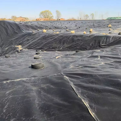 Glanzende witte 1,5 mm HDPE-geomembraanrol voor zwembadvisboerderij