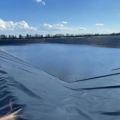 Moderne ontwerp voorgefabriceerd HDPE gladde geomembranen vis vijver Liner 0,5 mm 1 mm voor wateropslagtanks
