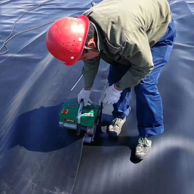 ASTM GRI-GM13 Geomembraanplaat van standaard HDPE voor aquicultuurpoelmembranen in een breedte van 1m-8m