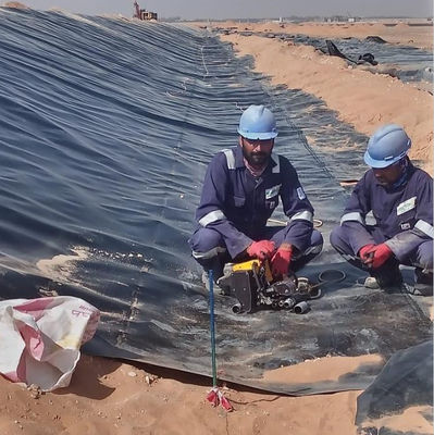 ASTM GRI-GM13 Geomembraanplaat van standaard HDPE voor aquicultuurpoelmembranen in een breedte van 1m-8m