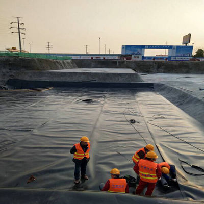 Waterdicht glad HDPE-geomembraan voor visvijver in industriële ontwerpstijl
