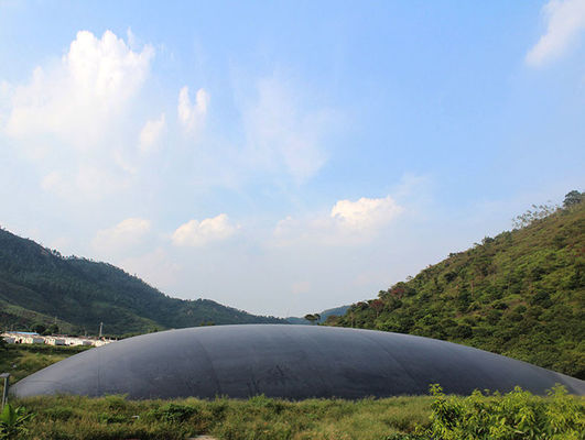 Zwarte geomembranen 1,5 mm 2,0 mm voor septische tanks Biogasverwarmers Oxidatiepoelen gemaakt
