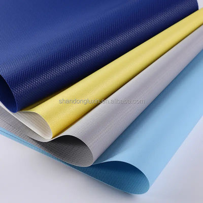 Op maat gemaakte PVC-gecoate waterdichte doek voor vrachtwagenbedekking in bulk